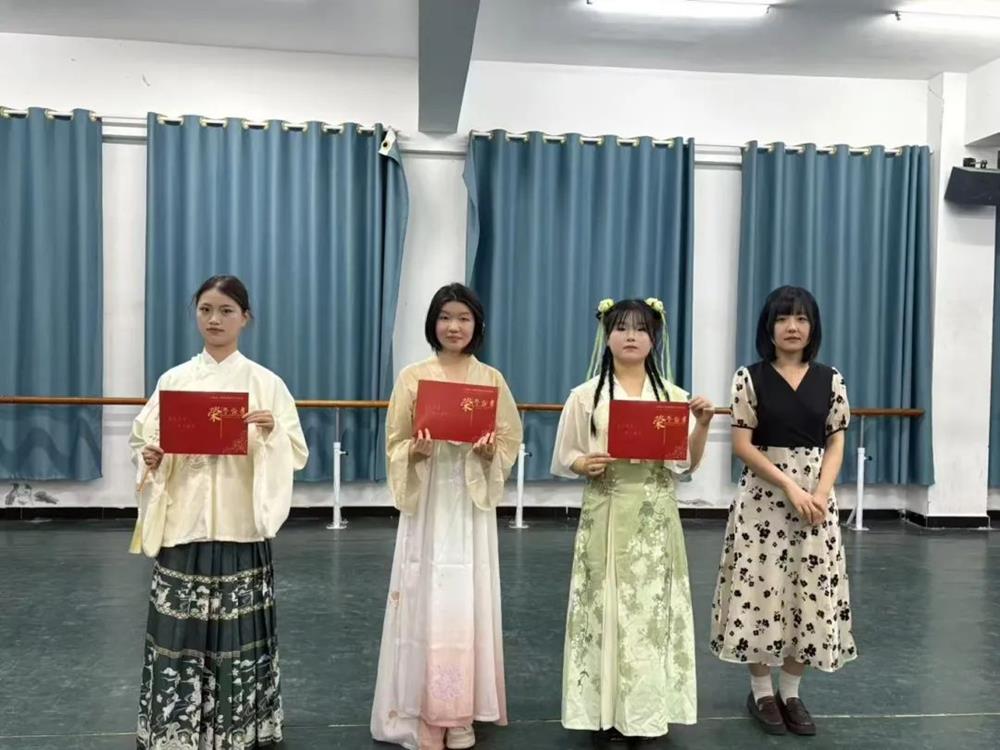 01dc963020ef46b187621bbeb647b8bd.jpg 01dc963020ef46b187621bbeb647b8bd.jpg