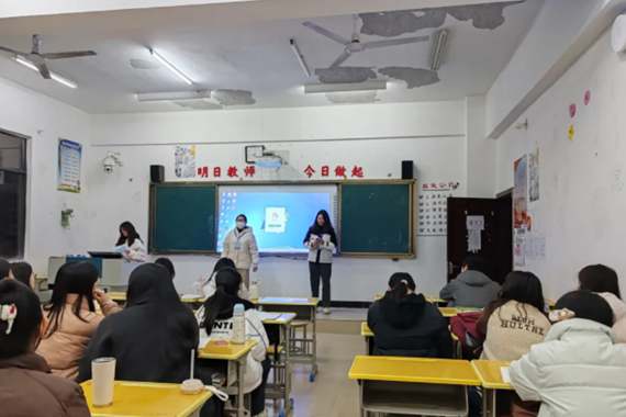 “一站式”学生服务中心纳新活动