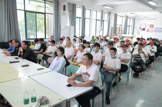 校园美食守护者，荣耀加冕　---2025上半年餐饮模范评选表彰会